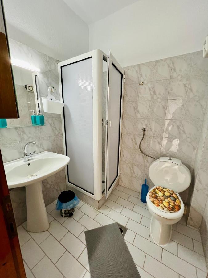 Atlantis Apartments Vrasná Buitenkant foto