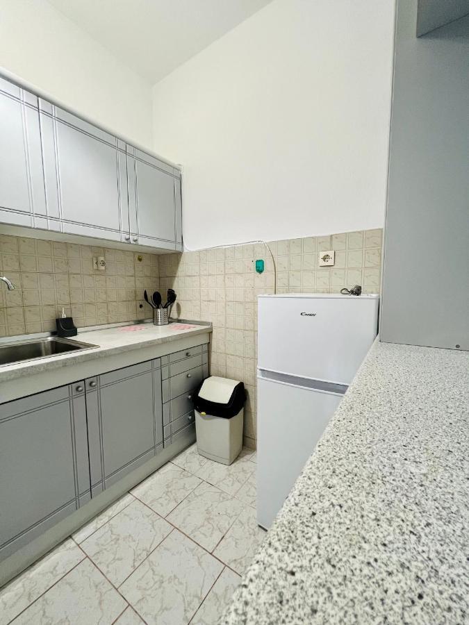 Atlantis Apartments Vrasná Buitenkant foto